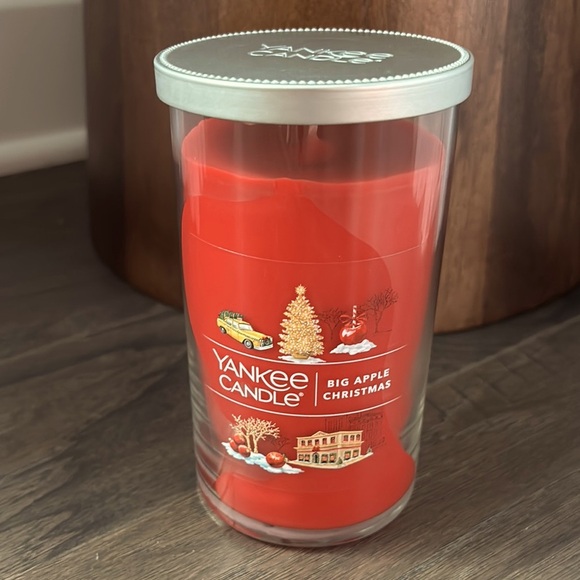 Yankee Candle Big Apple Christmas,1 wick, Candy Apple, Festive Spices, Sugarcane - Picture 1 of 4
